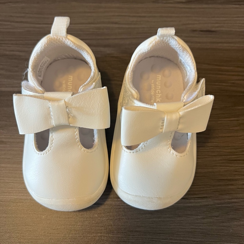 Stride Rite Munchkin White Dress Shoes with Bow